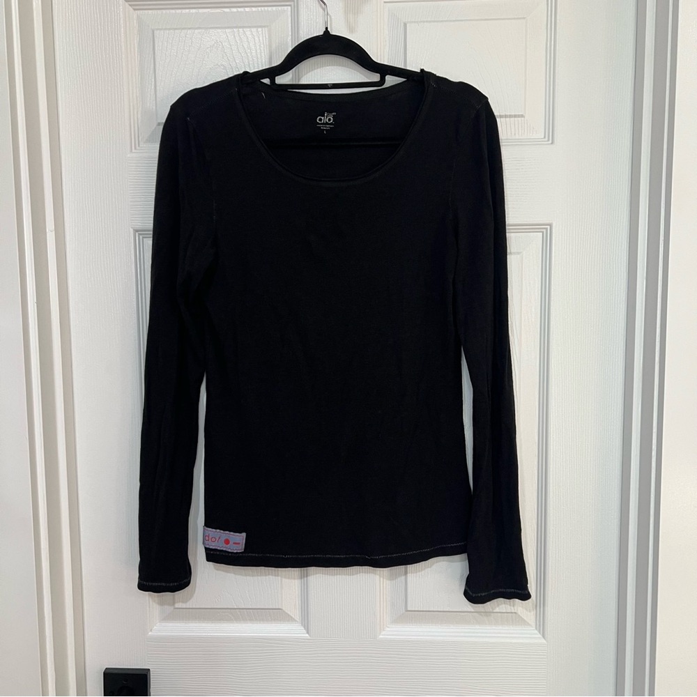 ALO Yoga Classic Black Long Sleeve Tee